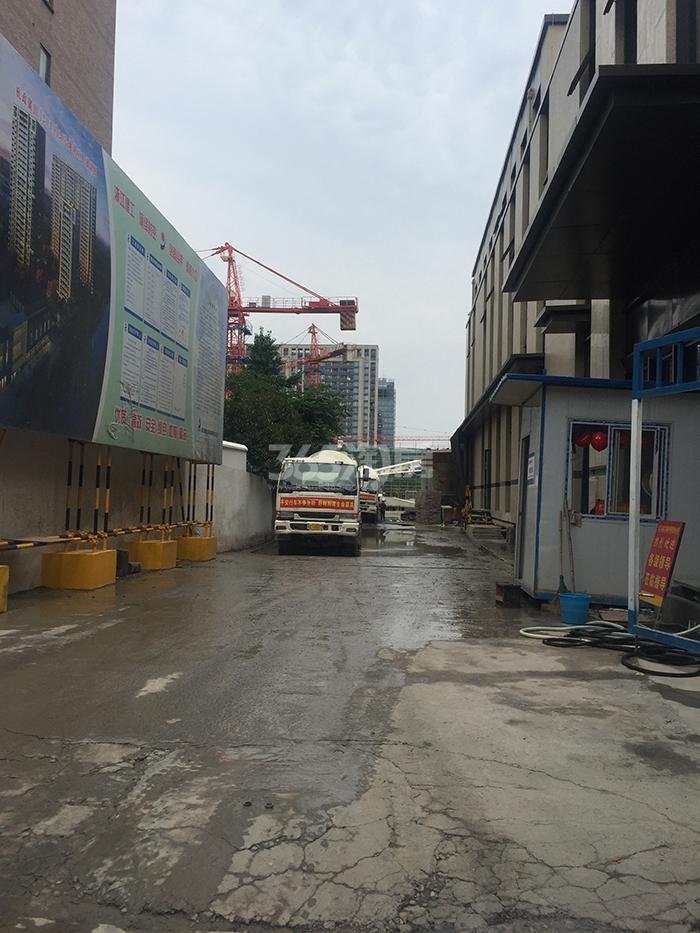 龙湖唐宁ONE项目工地入口实景图（2015.6）