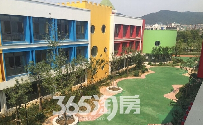 彩虹城周边配套宝华南外幼儿园实景图（3.24）